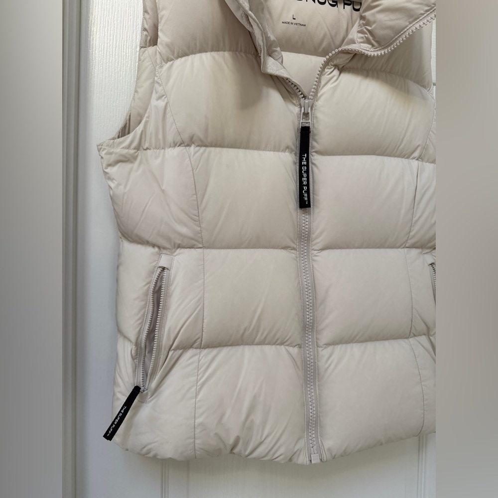 Aritzia Supersnug Puff Vest - Picture 2 of 5